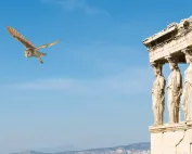 Das Foto von Athen mit der Eule dient als Symbolbild für den Transport des Monats November 2022 der KDE Transport GmbH.