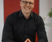 Julian Schwab ist Fachberater und Disponent für Direktfahrten bei der KDE Transport GmbH.