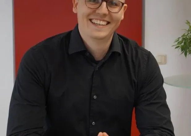 Julian Schwab ist Fachberater und Disponent für Direktfahrten bei der KDE Transport GmbH.