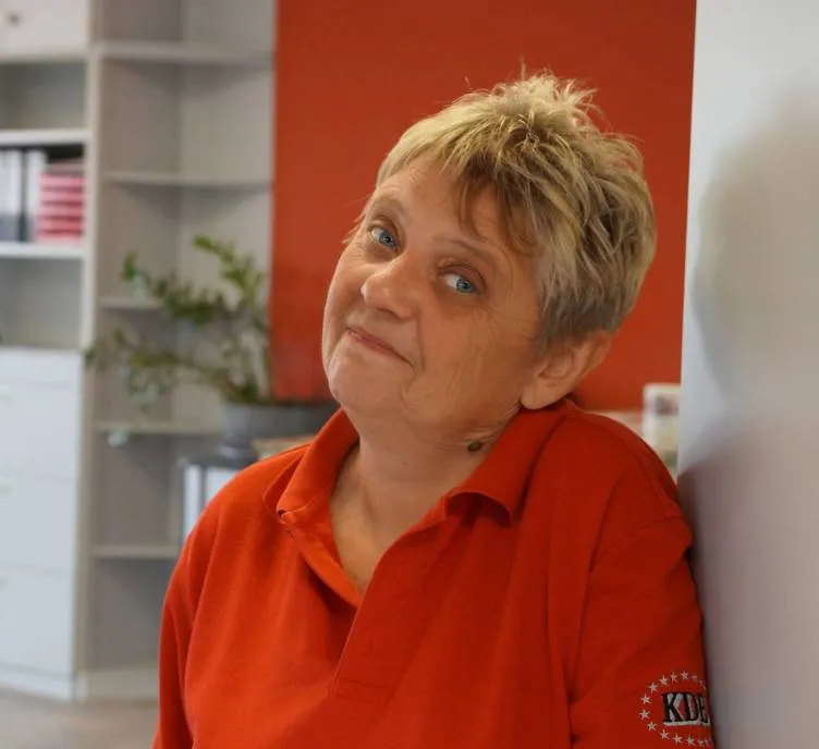 Petra Straub arbeitet seit vielen Jahren für die KDE Transport GmbH. Sie kümmert sich um die Qualitätssicherung im Bereich Overnight-Express.