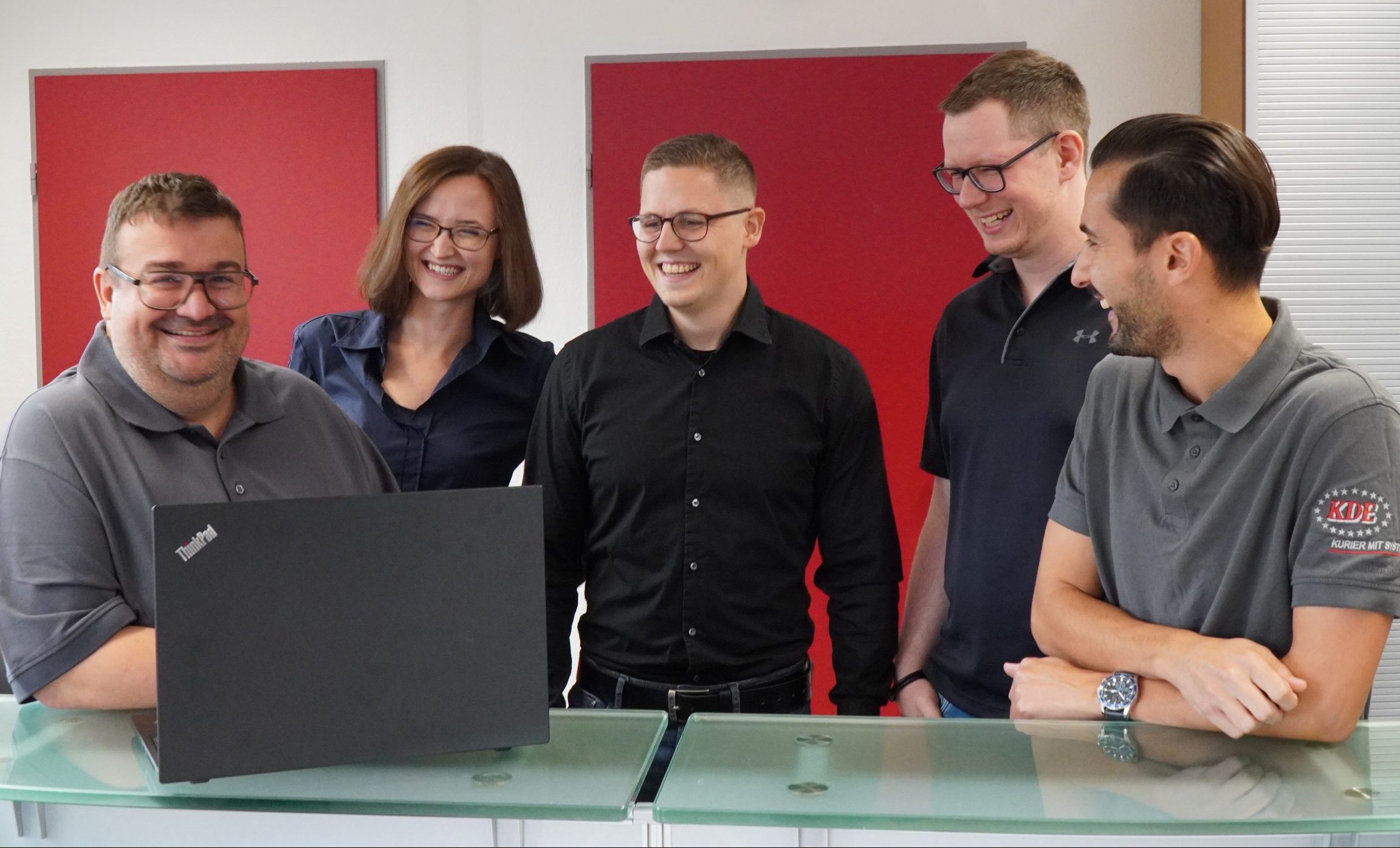 Team Dispo Erlangen Das Foto zeigt die Direktfahrten Disponenten der KDE Transport GmbH in der Zentrale Erlangen.