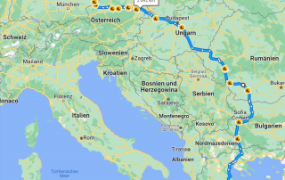Die Karte zeigt die Route eines Kuriertransports nach Griechenland. Es ist der Transport des Monats Mai 2023 der KDE Transport GmbH.