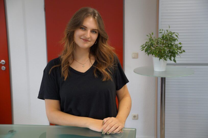 Alissa Banik hat bei KDE ihre Ausbildung zur Kauffrau für Büromanagement erfolgreich abgeschlossen und verstärkt nun das Team Buchhaltung und Verwaltung.