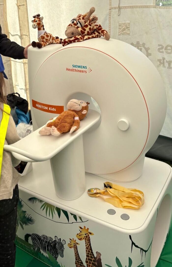 Die Aufnahme zeigt einen Mini-Tomographen, den die Siemens Healthineers für eine Aktion gebaut hat.