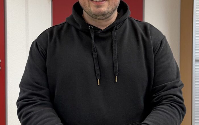 Aleksandar Drobnjak ist Disponent bei der KDE Transport GmbH und Ansprechpartner für europaweite Sonderfahrten.